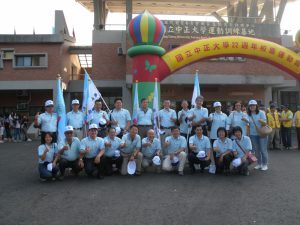 校友總會組隊參加校慶開幕繞場活動